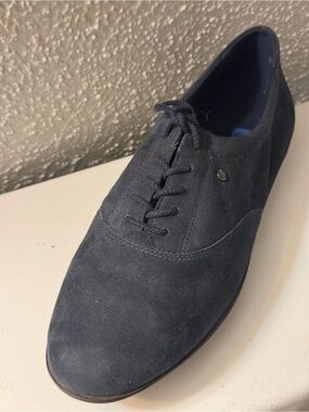 Easy Spirit Women's Lace-Up Flat - Navy Blue